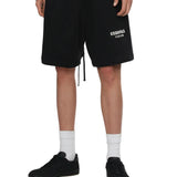 Short Fear of God Essentials Logo Metálico SS25 – Negro