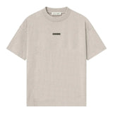 Polera Fear of God Essentials Classic Logo Metálico FW25 - Gris Piedra