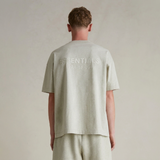 Polera Fear of God Essentials Classic Logo Metálico FW25 - Gris Piedra