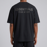 Polera Fear of God Essentials Classic Logo Metálico FW25 - Negro